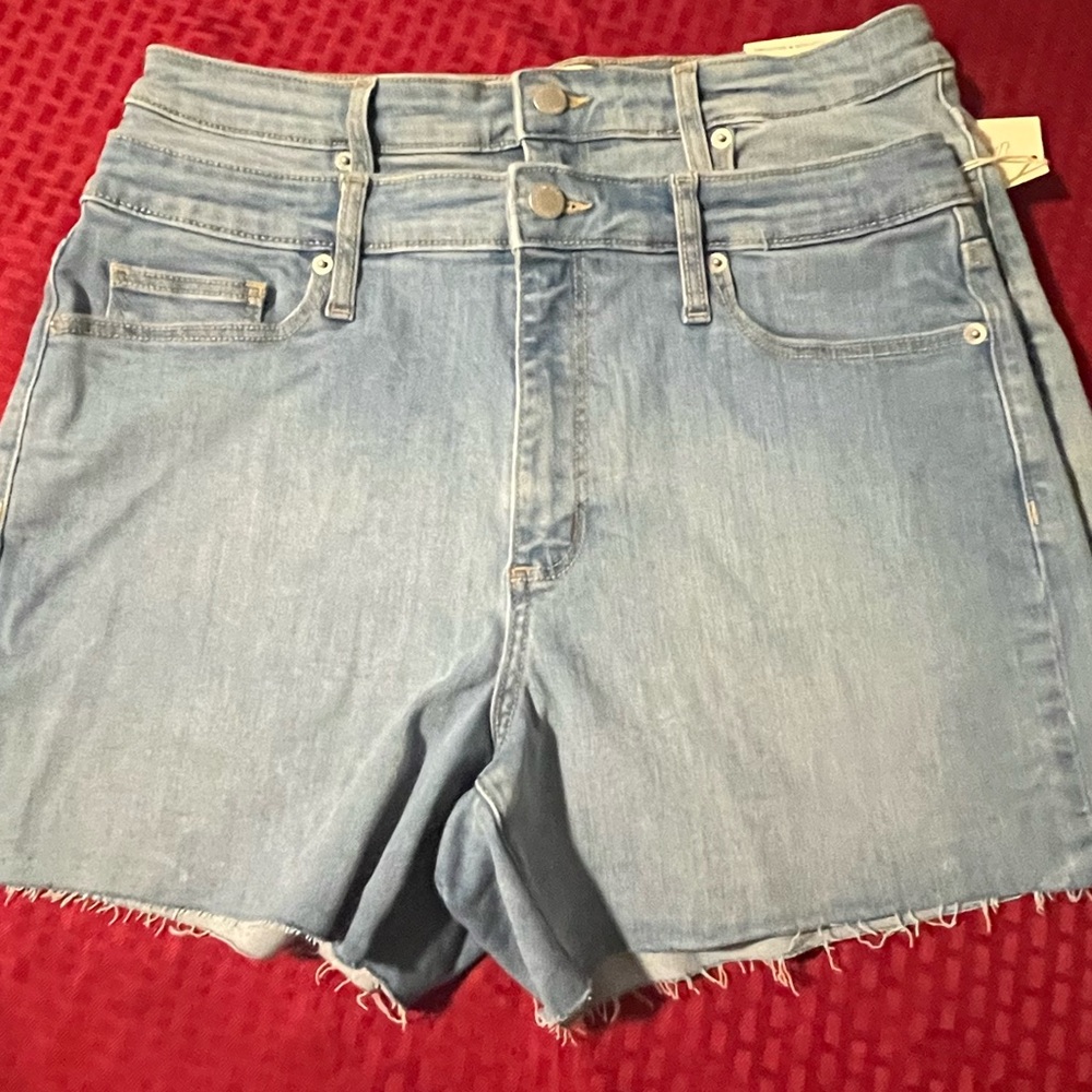 🌸 New Universal Threads Womens High-Rise Fray Hem Midi Shorts, Qty 2 Pair